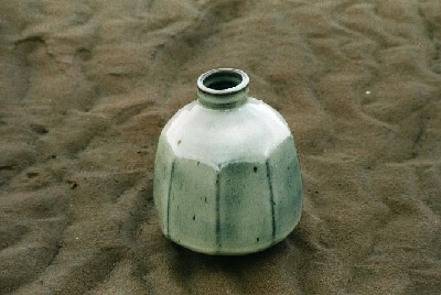 Keramik-Vase mit einer traditionellen japanischen Ascheglasur